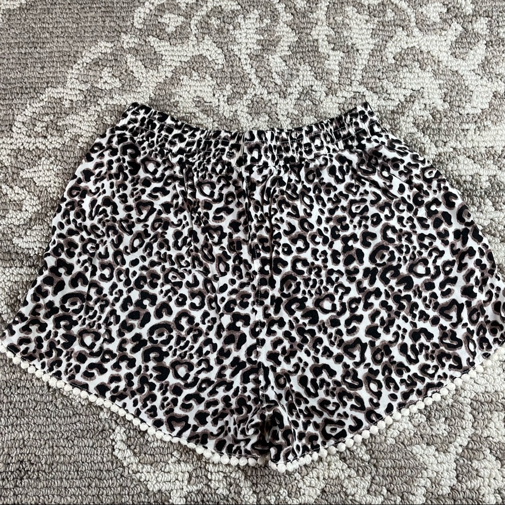 Cheetah shorts - Picture 3 of 4